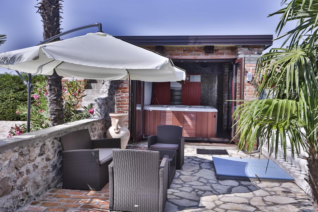 Casa Oasa -Accommodation, Pizzeria & Bar Marezige Dış mekan fotoğraf